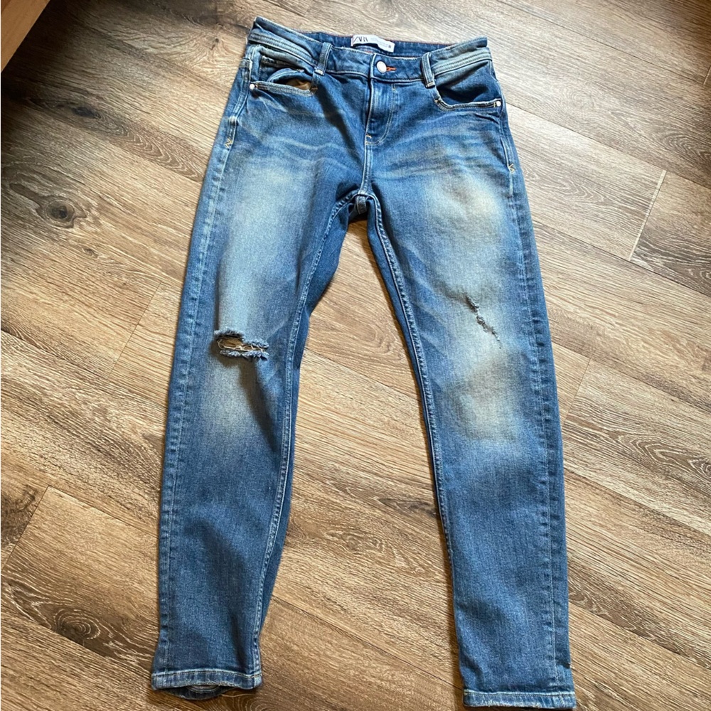 EUC Zara Denim Jeans SIZE 2 distressed stretchy 5 pocket 9”rise 27.5” length